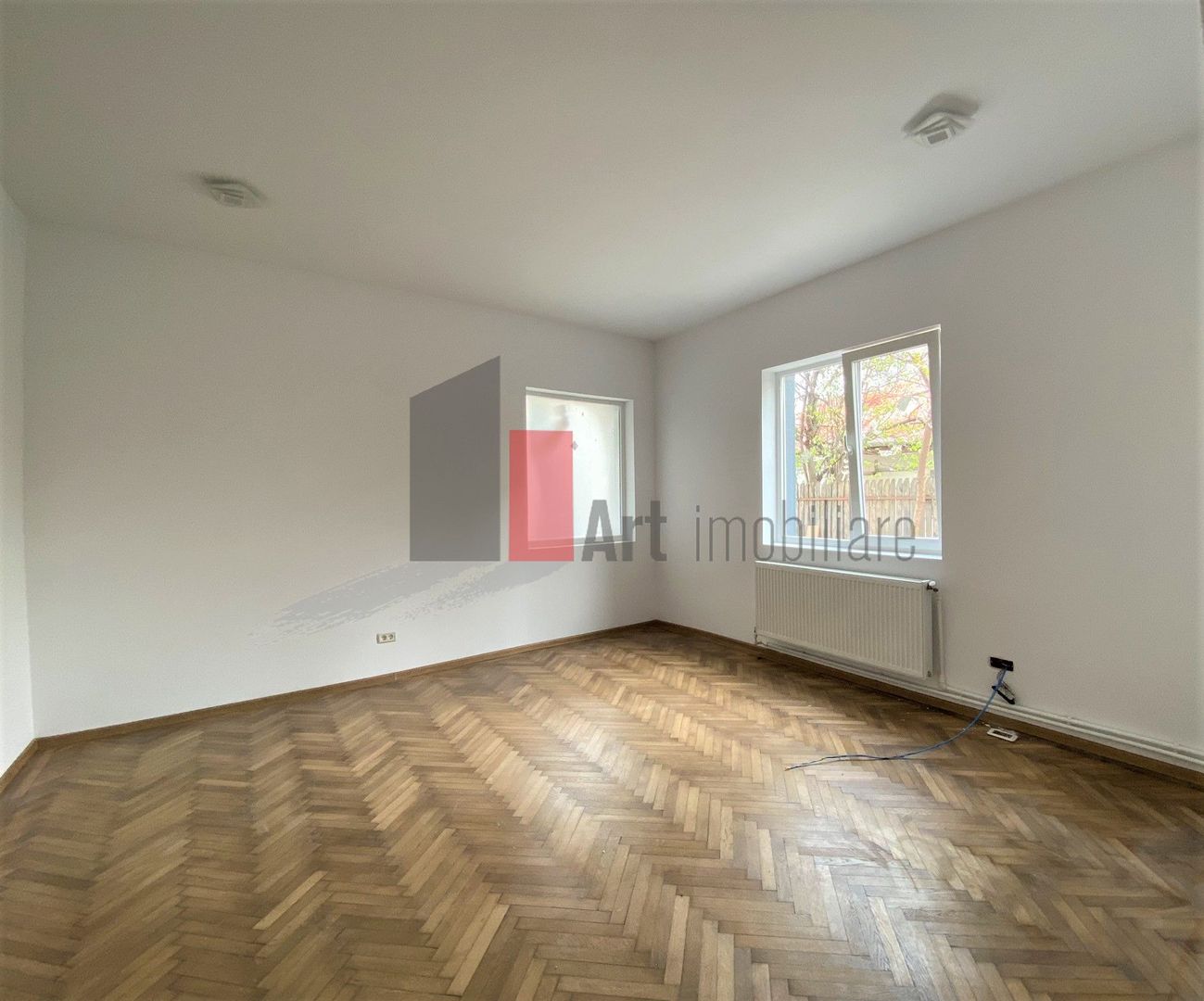 Garsoniera spatioasa in vila cu loc parcare | Zona Mosilor - Poză 3