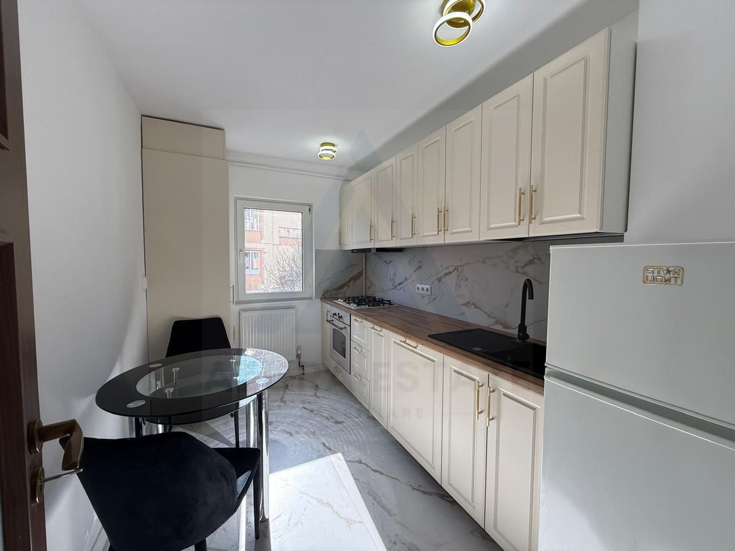 Apartament 4 camere 2 bai 2 balcoane decomandat Etaj 2/4  Valea Aurie - Poză 1