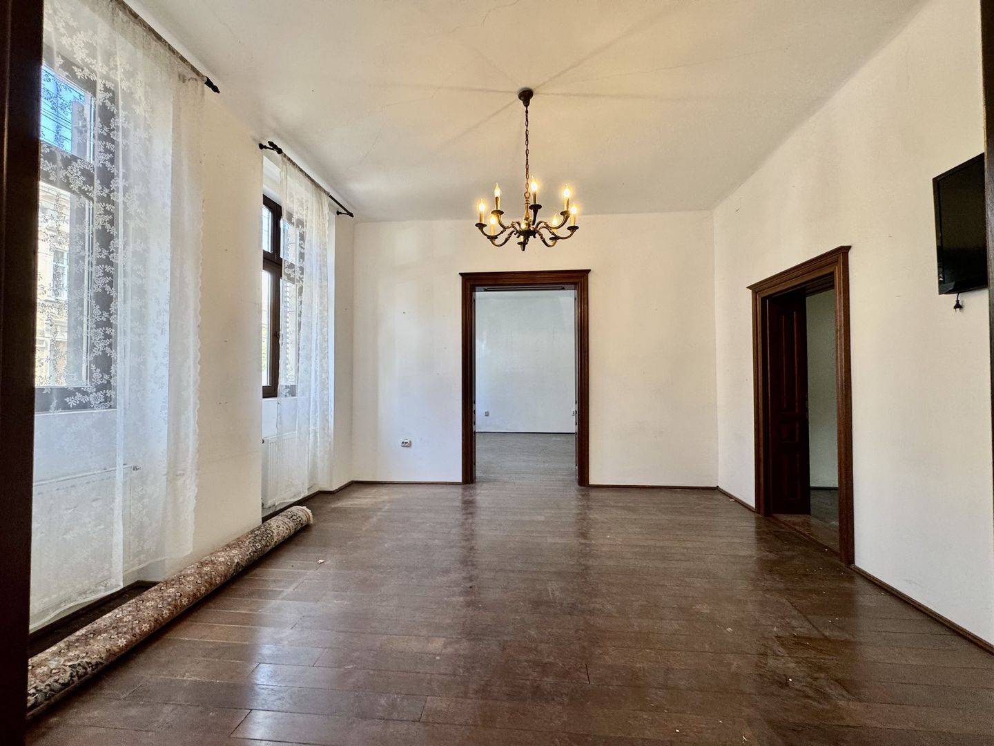 Casă pretabilă pentru spațiu de birouri, cu teren – în zona Bălcescu - Poză 5