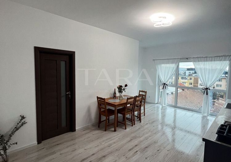 Apartament modern cu 3 camere, 2 logii, etaj 2, Central. - Poză 1