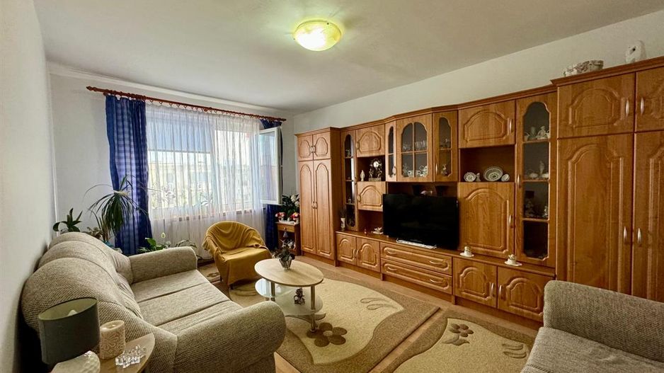 Decomandat, 2 bai, balcon, pivnita, Ungheni, Mures - Poză 1