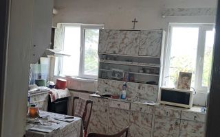 Casă de vânzare ,semicentral - Poză 4