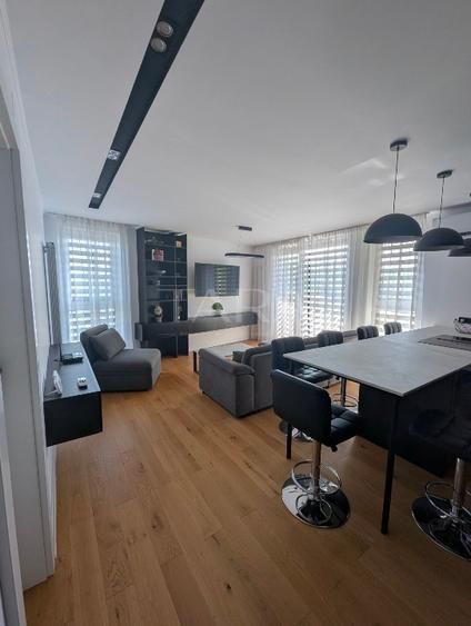 Apartament spațios și modern în Borhanci - Poză 2