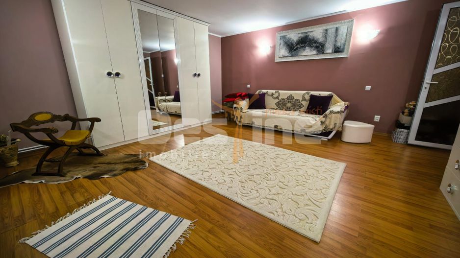 Vila cu etaj si mansarda, teren 7.200 mp, 1.550 mp intravilan - Poză 13