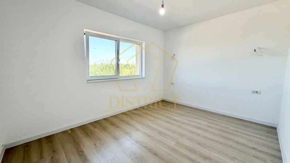 Duplex cu 5 camere si 2 bai, 470 mp teren si 115 mp utili in Ghiroda. - Poză 17