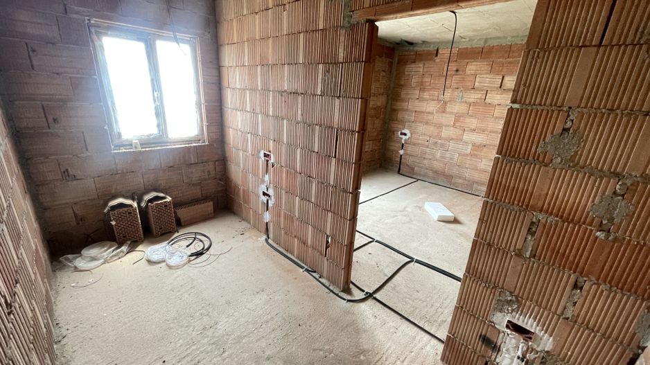 Casă la roșu, 3 dormitoare, teren 340 mp – Moșnița Nouă, lângă Kaufland - Poză 14