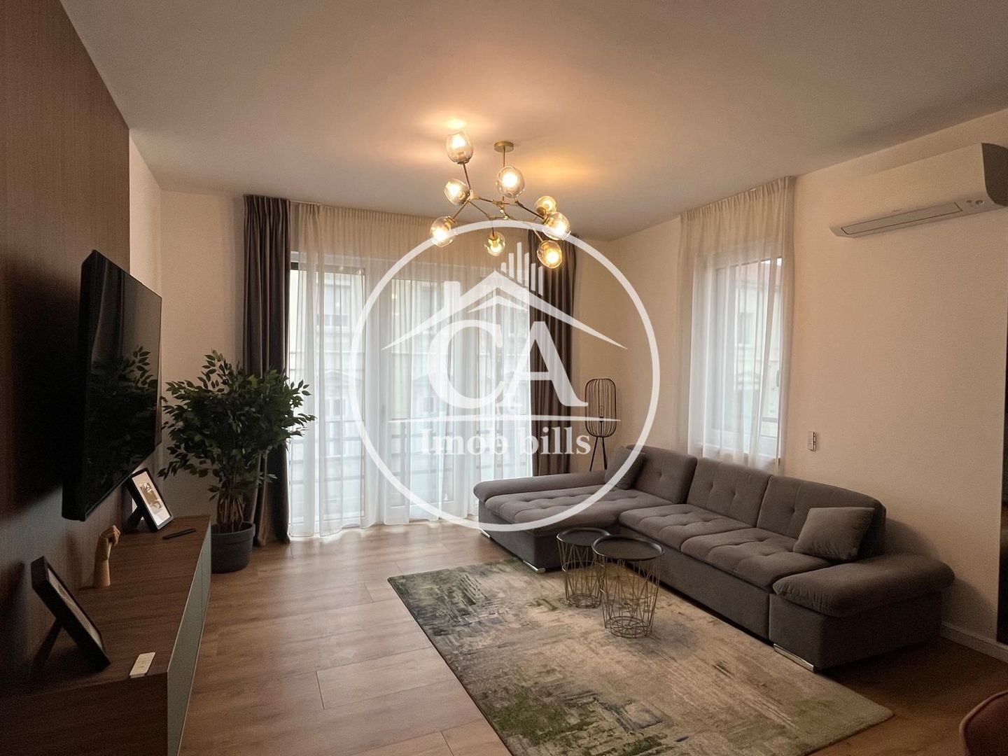 Apartament LUX de închiriat cu 3 camere în zona ultracentrală, Oradea - Poză 1