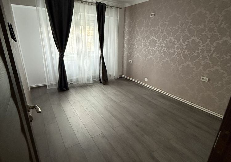 Apartament 3 camere Piata Centrala et 2,renovat toatal - Poză 8