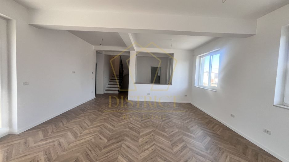 Duplex modern cu 5 camere si curte amenajata I Dumbravita - Poză 1