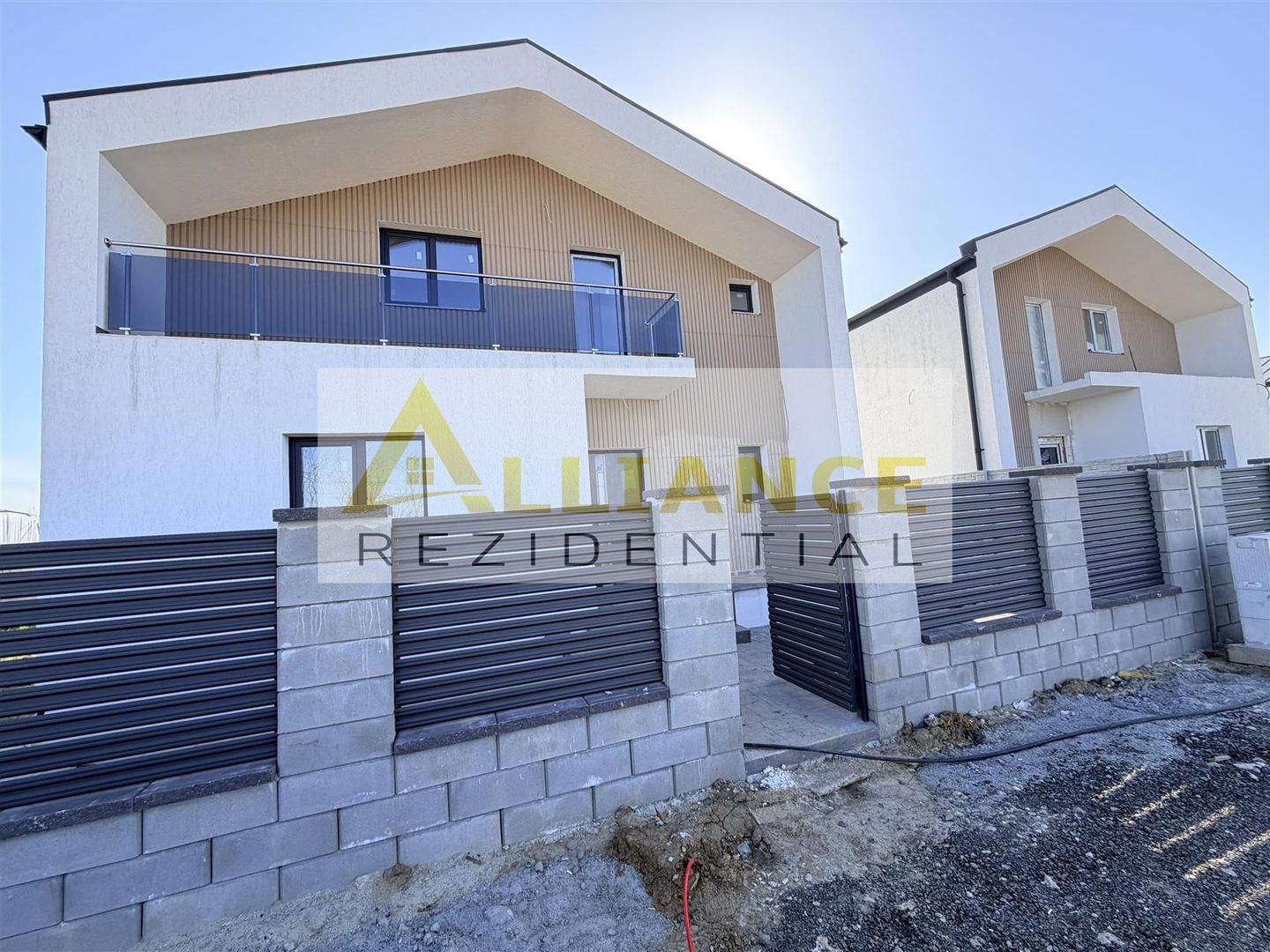 Casa viitorului  || Pompa de caldura || Panouri foto 117 kw - Poză 1