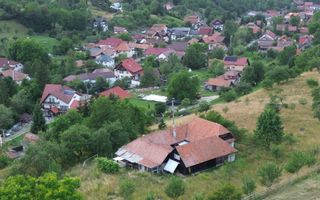 Casă tradițională sat Poarta, comuna Bran teren 4000 mp - Poză 3