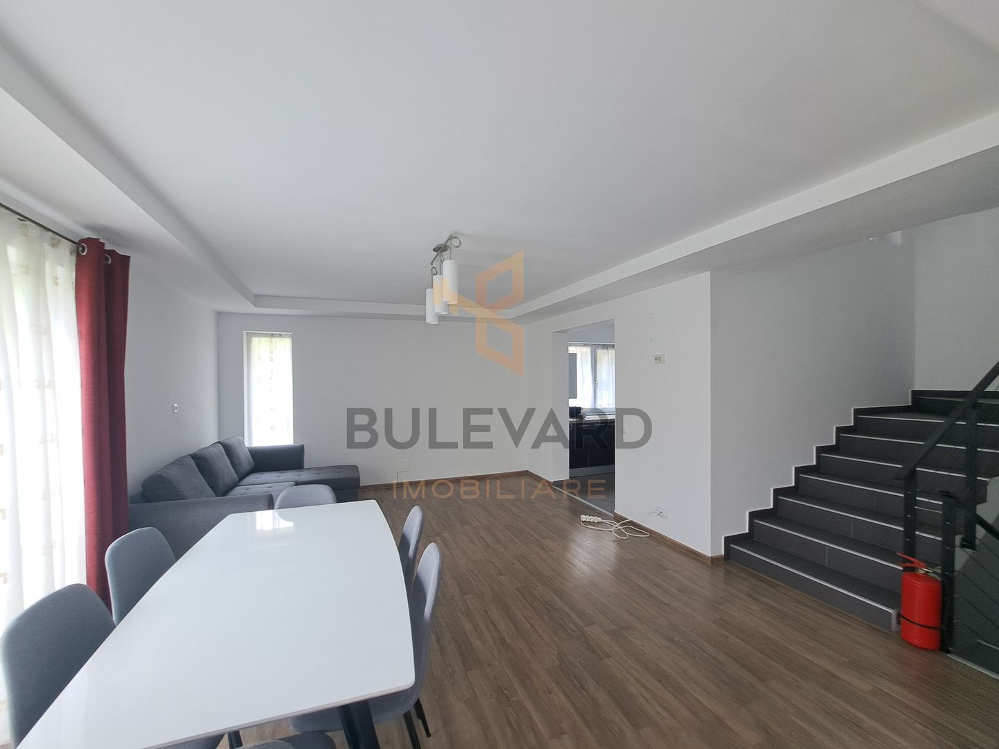 Casa 5 camere, 150 mp utili, 300 mp teren, garaj, cartier Dambul Rotund! - Poză 2