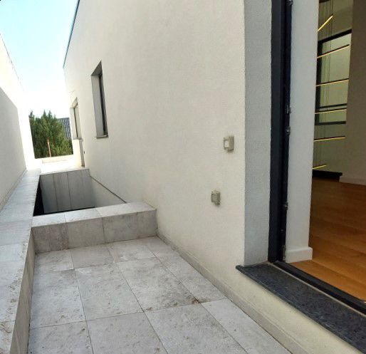 O casa simpla alba dar totusi sofisticata zona Pipera - Poză 29