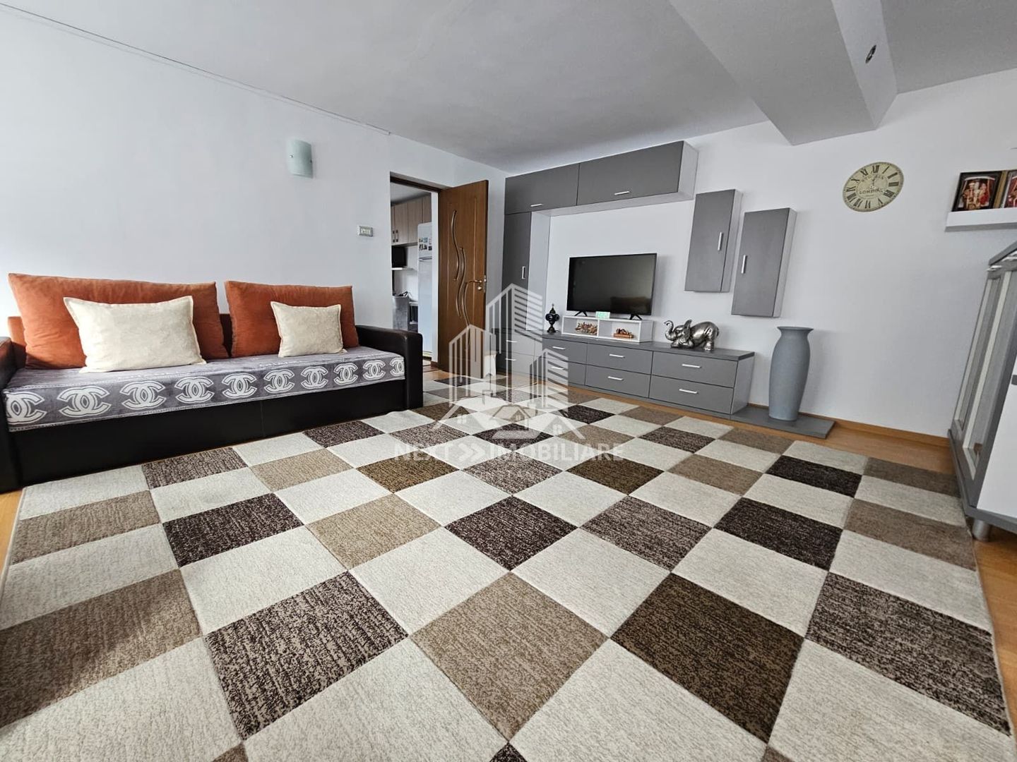 Casa 3 camere, langa Primaria Ovidiu,  teren 527 mp - Poză 3