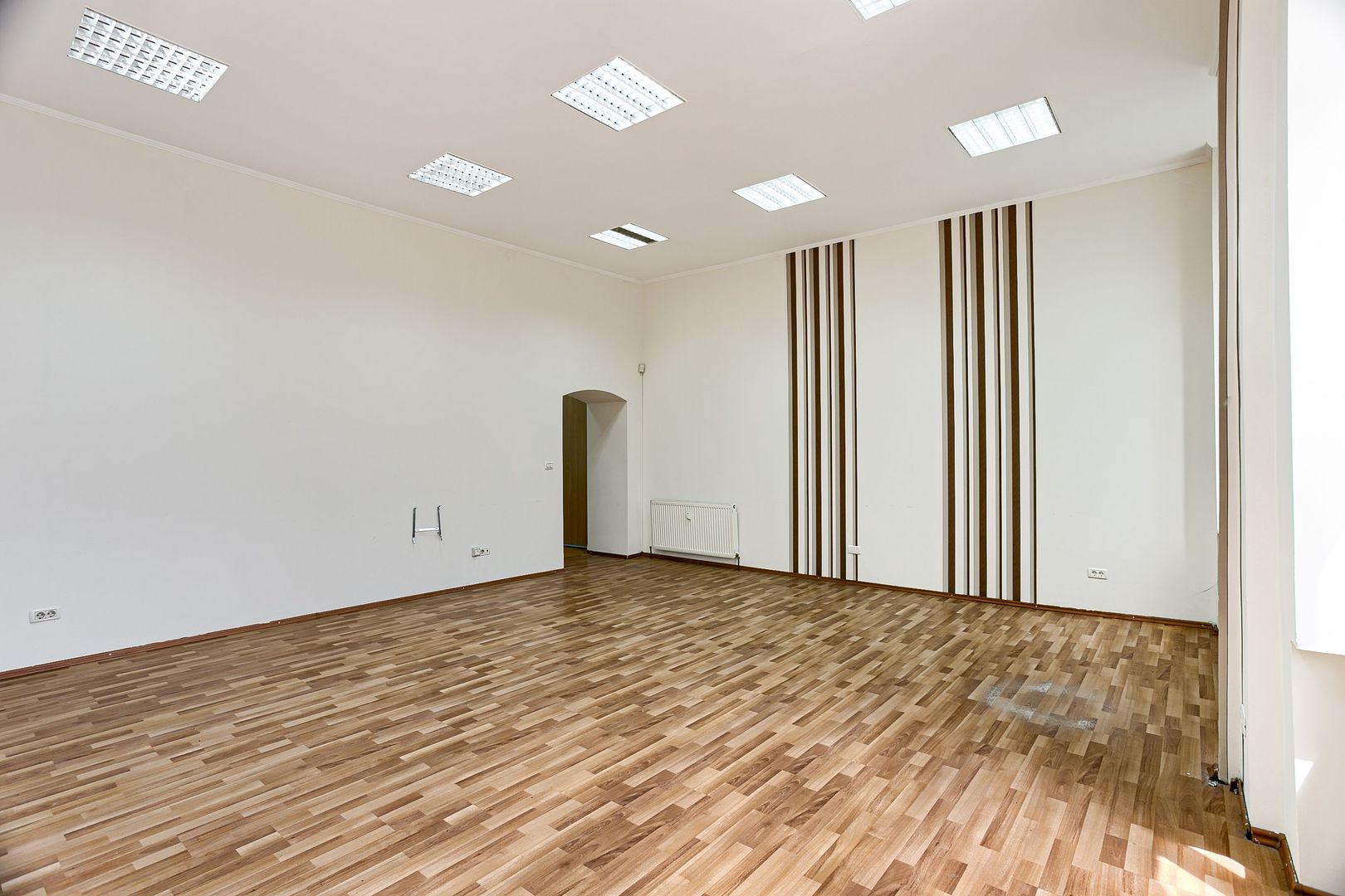 Birou la etajul 1 în zonă ultracentrală - Poză 6