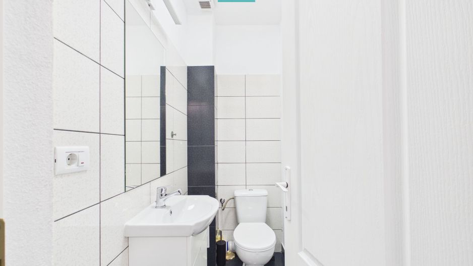 Apartament cu 3 camere si curte in Alfa - Poză 2