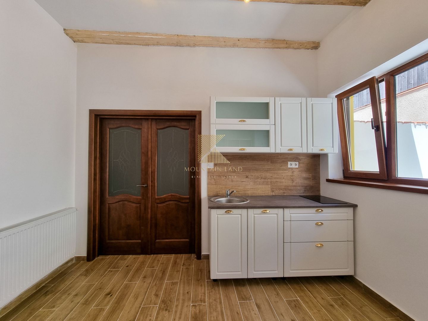 Casă individuală complet renovată, situată în centrul istoric al Brașo - Poză 5