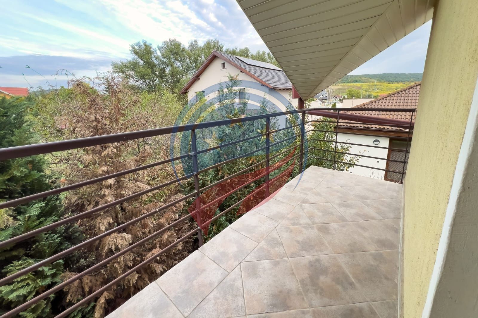 Vila superba cu cinci camere zona centrala - Poză 24