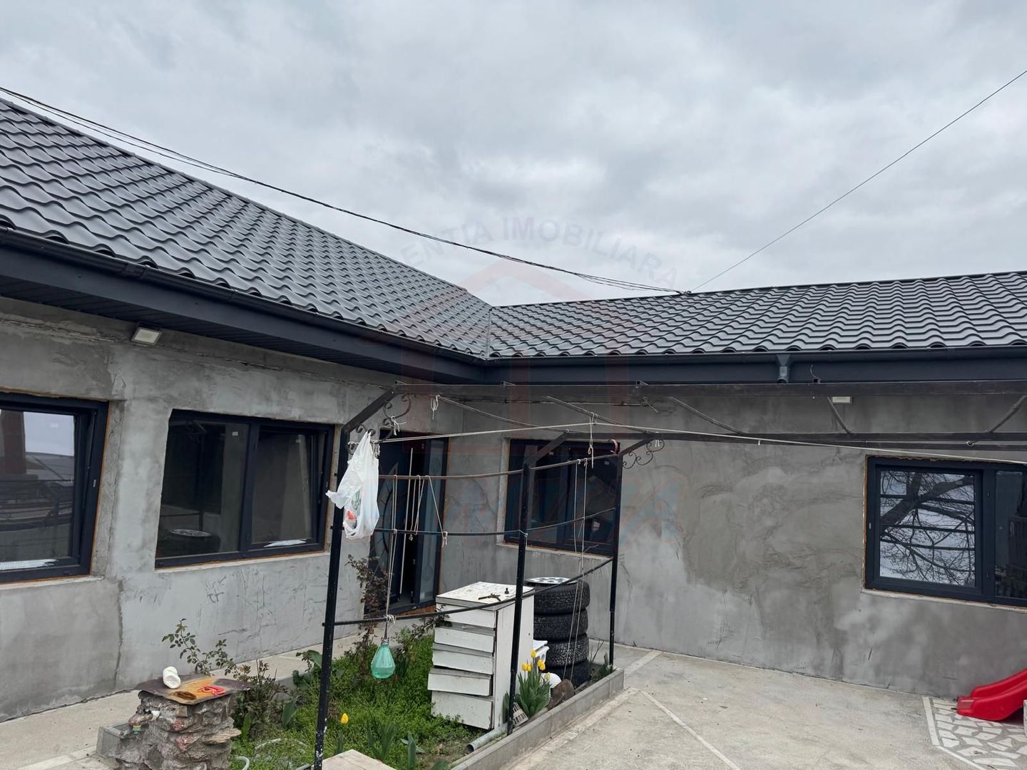 114.000 Euro- casa 3 dormitoare, 2 grupuri sanitare, zona Arcasilor - Poză 3