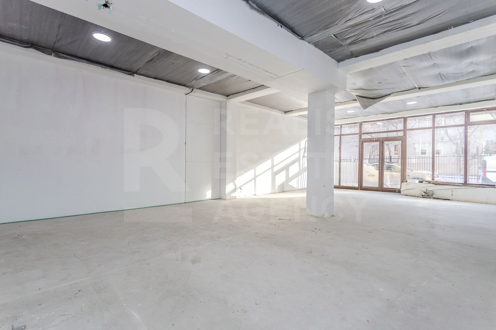 Vânzare, spațiu comercial, 310 mp, str. Petru Zadnipru, Ciocana - Poză 1