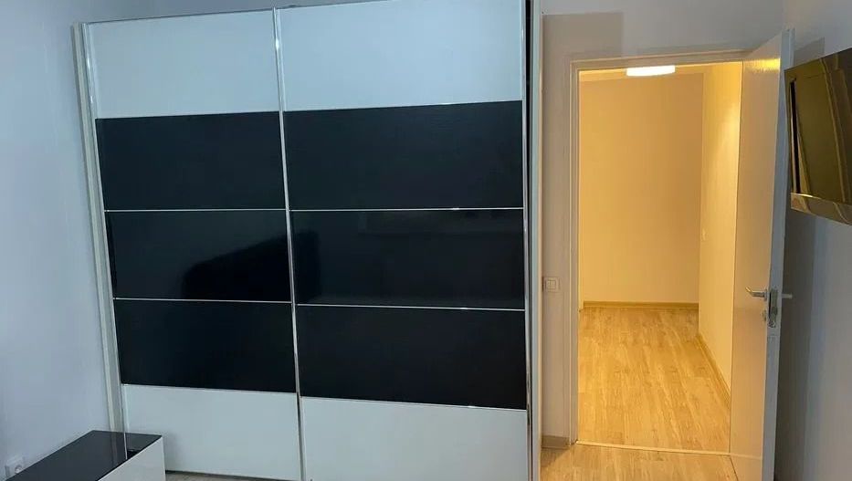 AP. 2 CAMERE CRANGASI, PET-FRIENDLY, MASINA SPALAT VASE, METROU 10 MIN - Poză 3