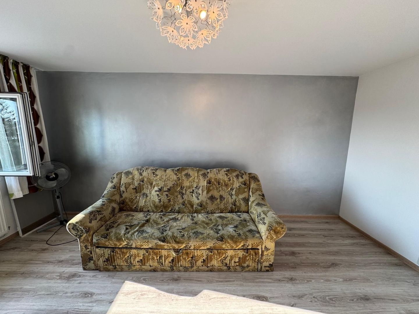 Apartament 3 camere 60 mp bloc 1980 central Filipesti de Padure! - Poză 2