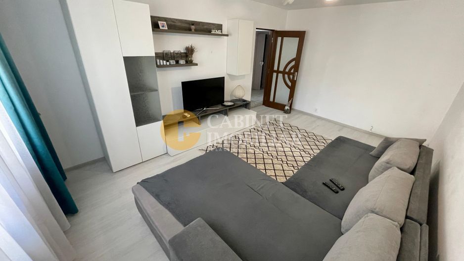 Galata - 3 Camere Decomandat - Mobilat/Utilat - 73 MP - Bloc dupa 1980 - Poză 2