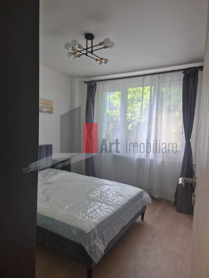 Inchiriez apartament 4 camere, complet renovat, - Poză 3