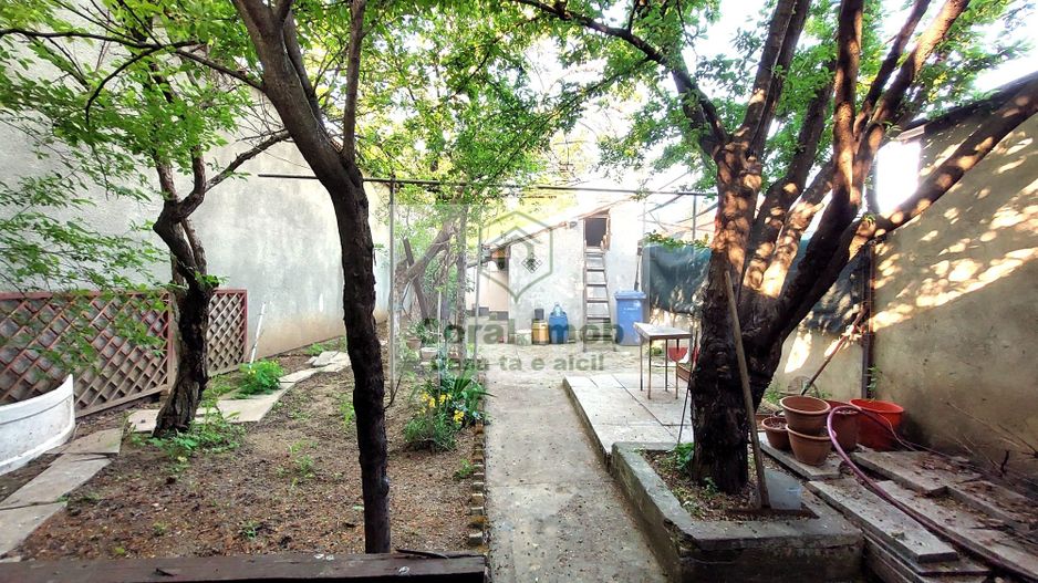 Vanzare casa 6 camere, 3 bai, 3 bucatarii, 2 centrale,  curte individu - Poză 22