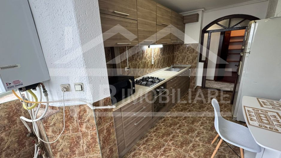 Apartament cu 3 camere, decomandat, 80mp, Zona Ultracentral - Poză 8