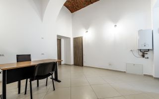 Apartament ultracentral Arad. Pretabil pentru birou. - Poză 3
