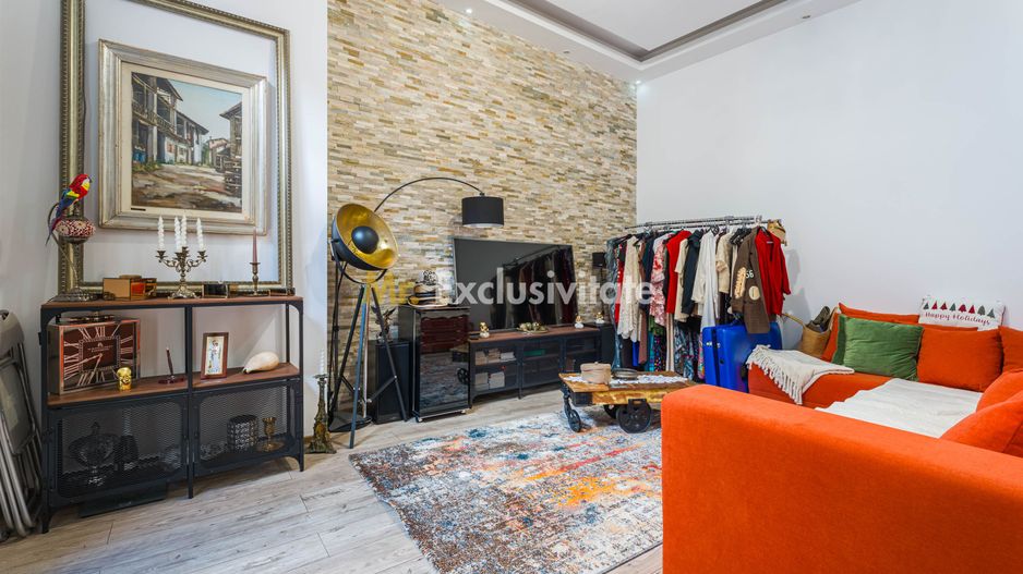 Casă / Vilă cu 4 camere de vânzare în Bucuresti - Poză 4