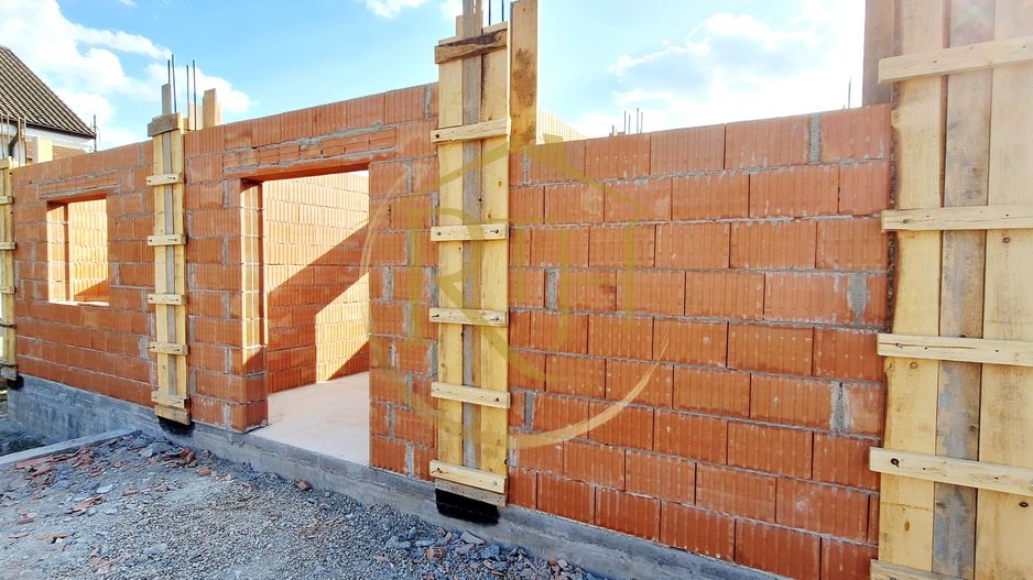 Oferim spre vanzare, Case tip duplex despartite prin spatiu verde, Giroc - Poză 12