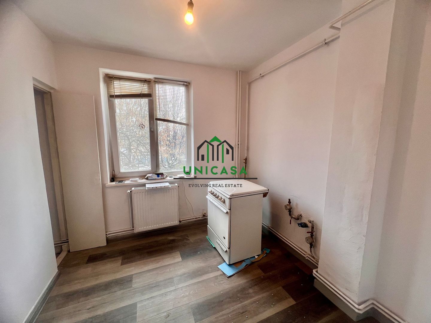 Apartament 2 camere /Etaj 1 / Zona 1 Mai - Poză 4