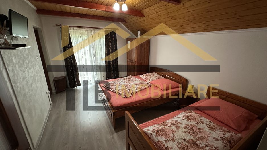 Vila cu 8 camere de vanzare, teren 1580mp, Zona Praid - Poză 11