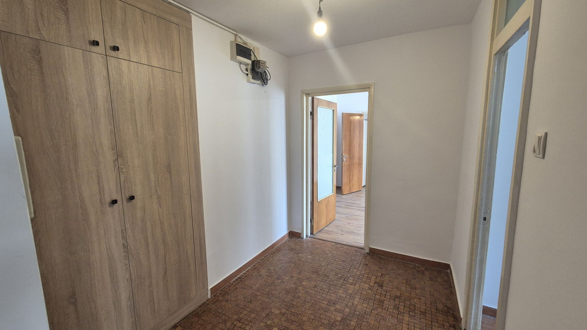 Apartament cu 3 camere 70,55 mp, bloc an 1980- Gorjului - Poză 6