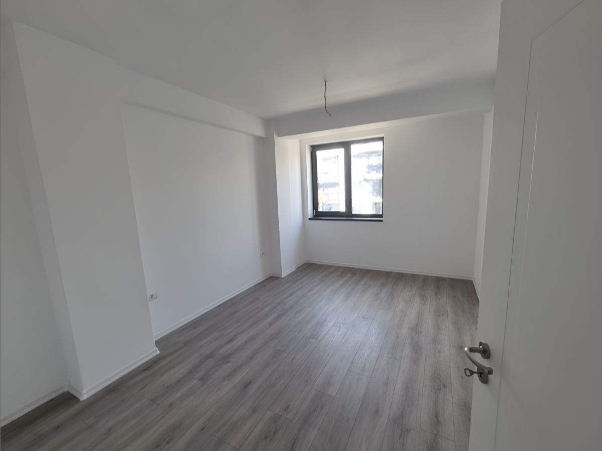 Apartament cu 3 camere, 2 bai, bloc nou et.2, Centru - Poză 2