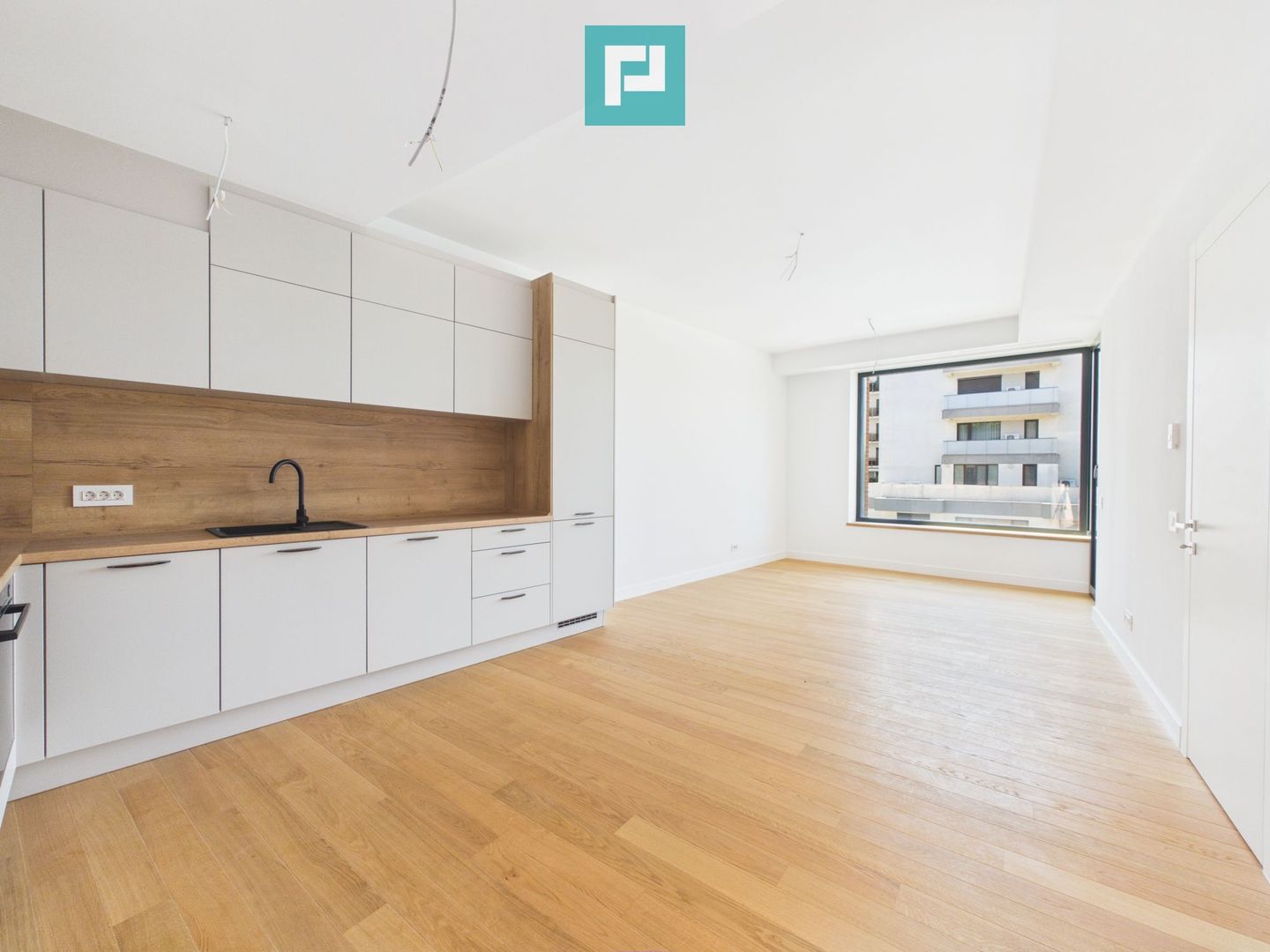 Studio Premium | Bloc Boutique | Iancu Nicolae - Poză 1