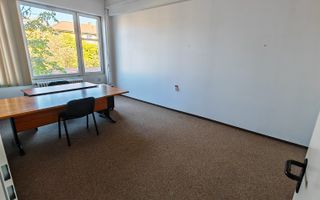 Birouri spatioase in cladire de birouri - Poză 13