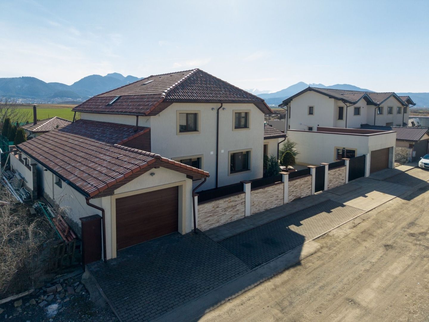 Casa 6 dormitoare+4 bai -1500 mp teren-Sacele - Poză 40