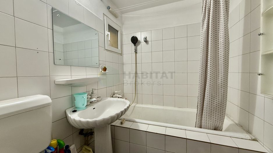 Decomandata, bloc 1982, aproape de metrou - Poză 9