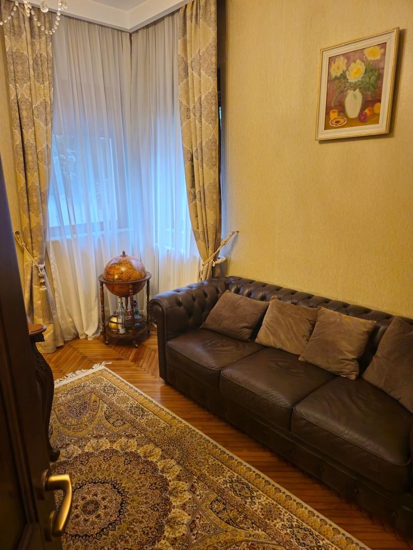 Vila frumoasa ,localizata central\ Unirii Square\Proprietar - Poză 16