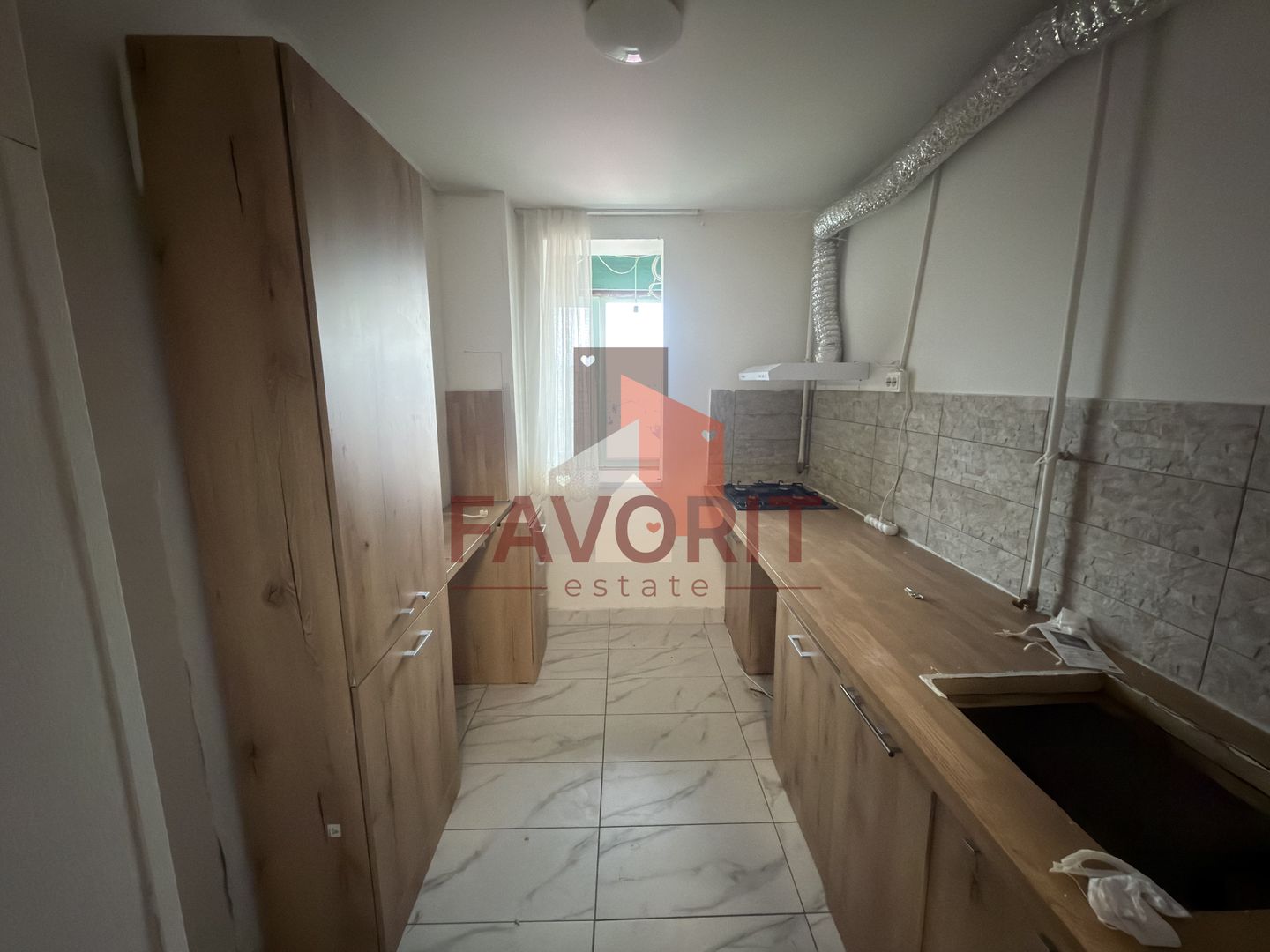 Etaj intermediar. Bloc izolat. Bucatarie inchisa - Poză 3