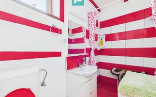 Casă cu 4 camere în zona Parneava - Poză 6