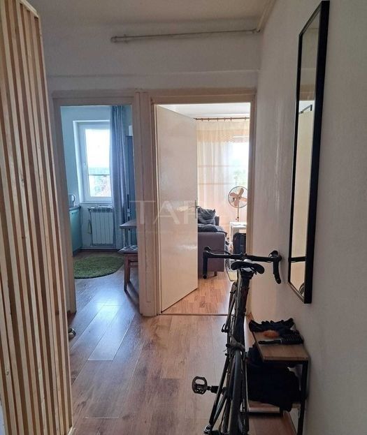 Apartament 2 camere, zonă centrală – ideal pentru locuit sau investiți - Poză 3