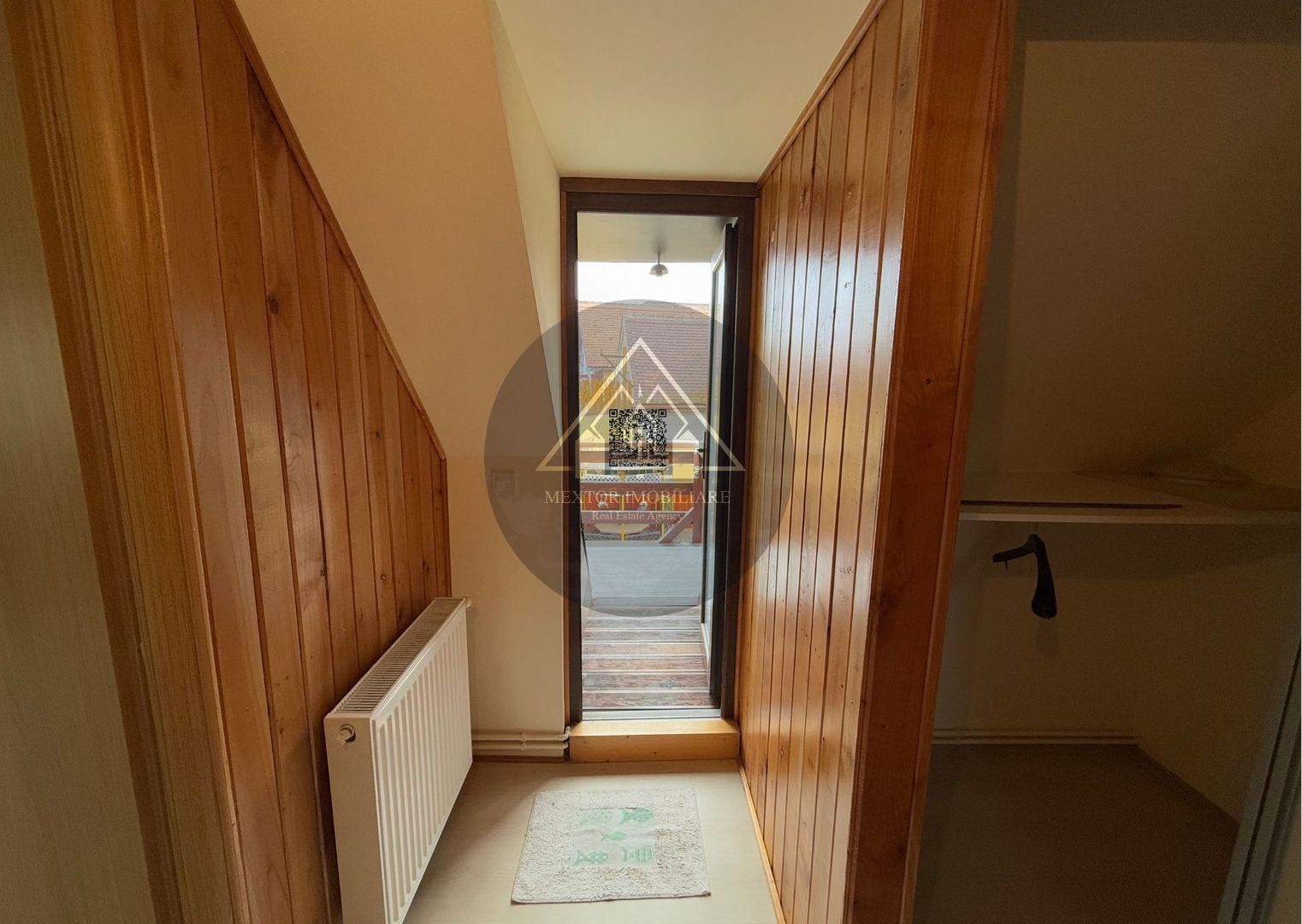 Casă nou construită în Centrul vechi Medias - Poză 10