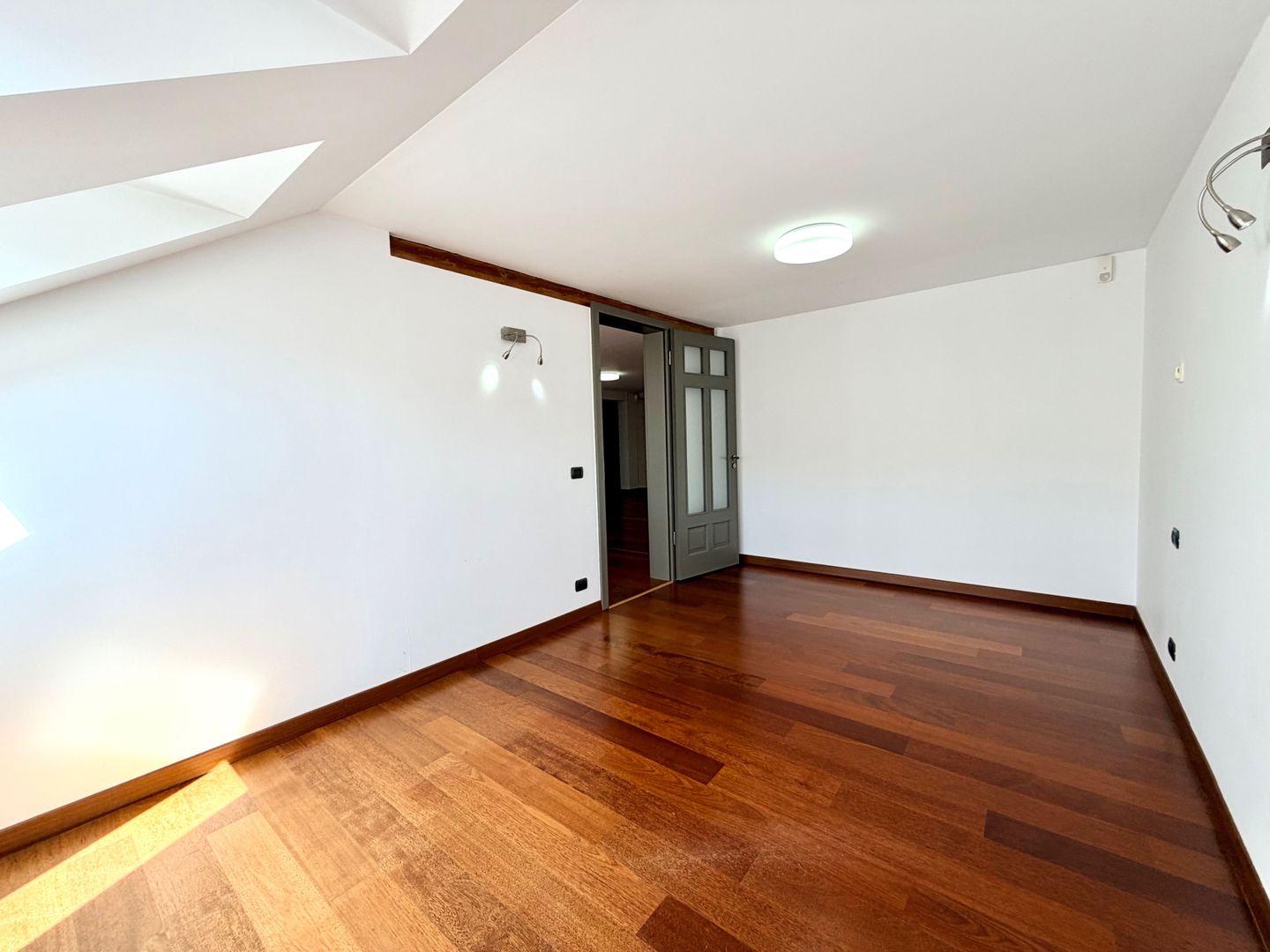 Spatiu pentru birou amenajat si generos in Piata Unirii - Poză 9