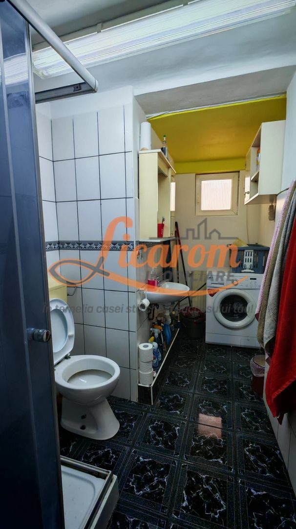 Corp de casa 4 camere zona Nicopole,curte comuna cu 1 familie. - Poză 9