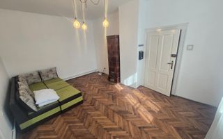 Apartament la casa cu 3 camere si curte Strada Bucegi - Poză 2