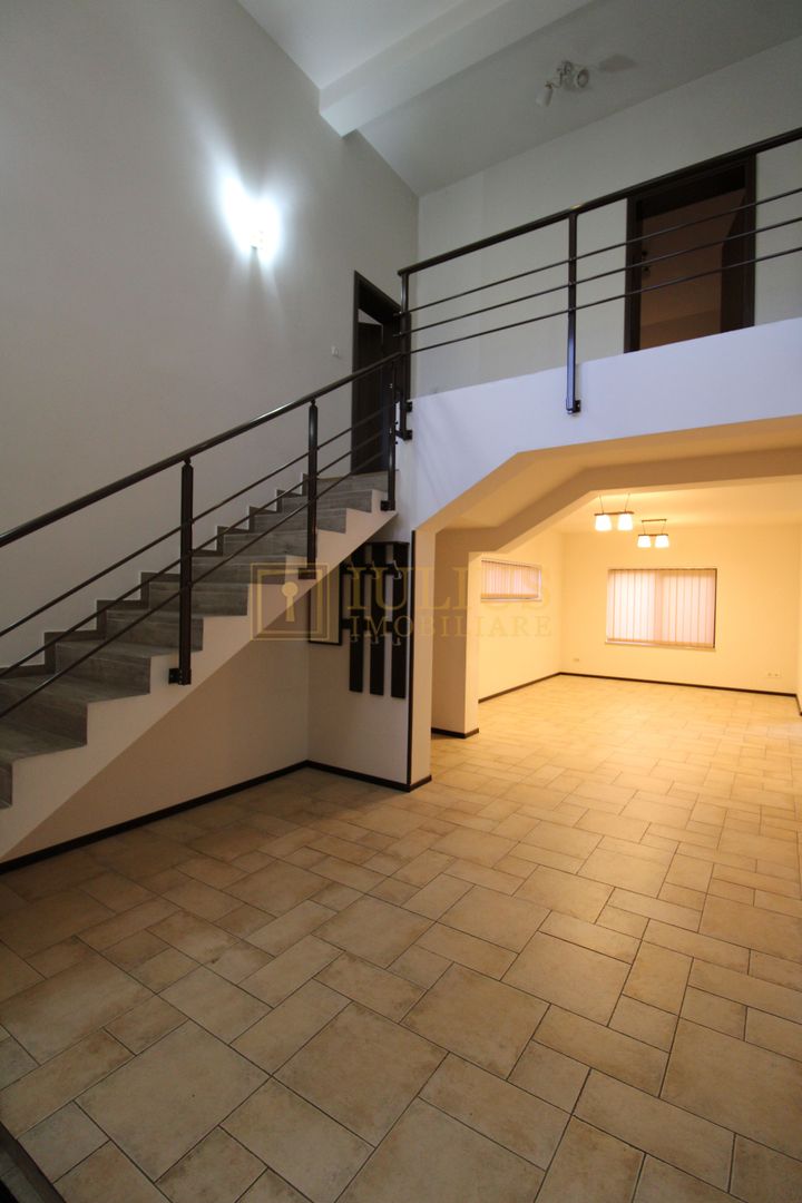 Zona Cetatii; 6 incaperi, ideal pentru sediu firma. - Poză 3